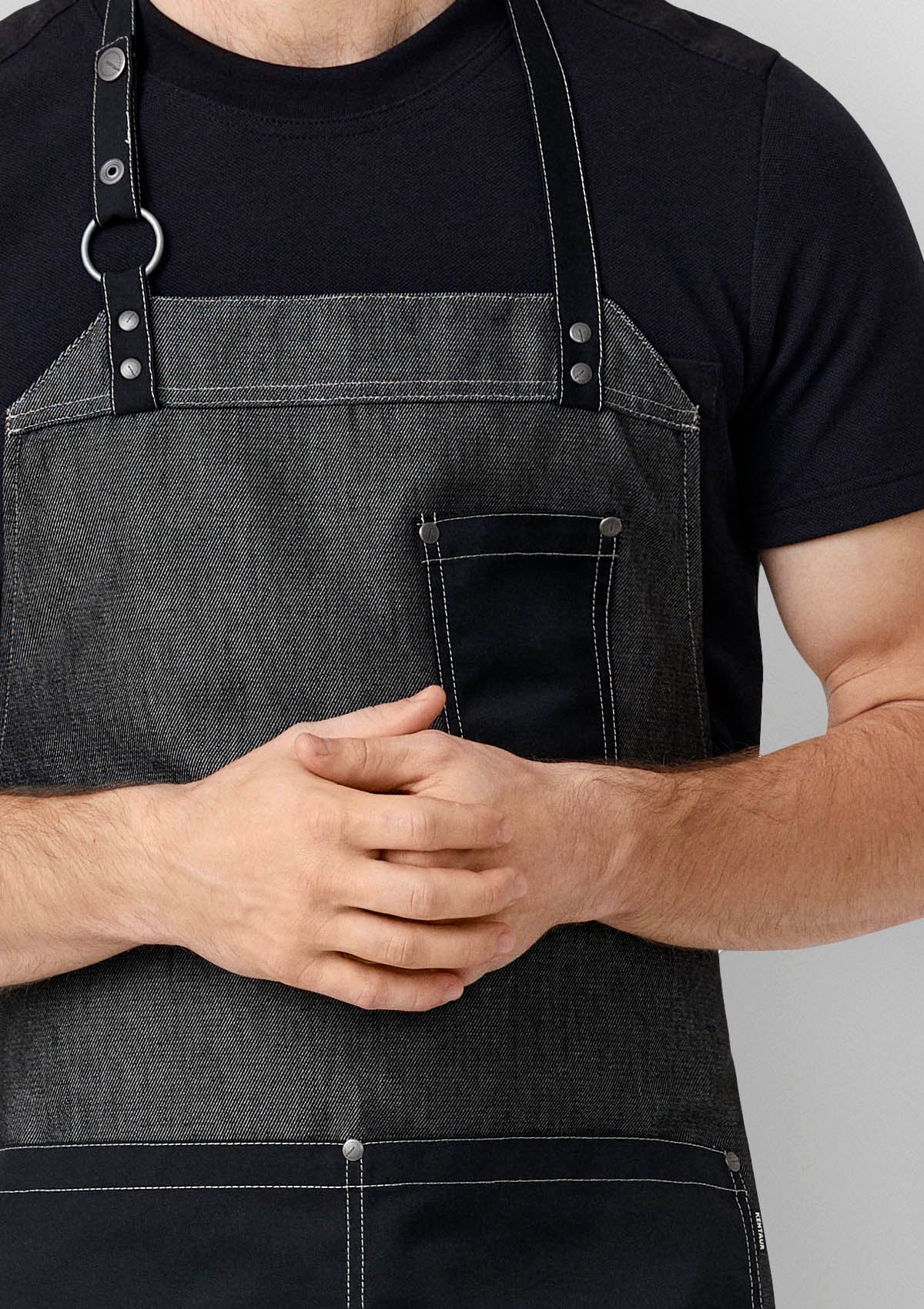 Grembiule a Pettorina Raw con Tasche Frontali, Anello in Metallo e Rivetti Unisex